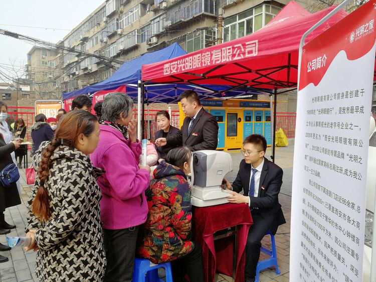 岗位学雷锋，服务树新风